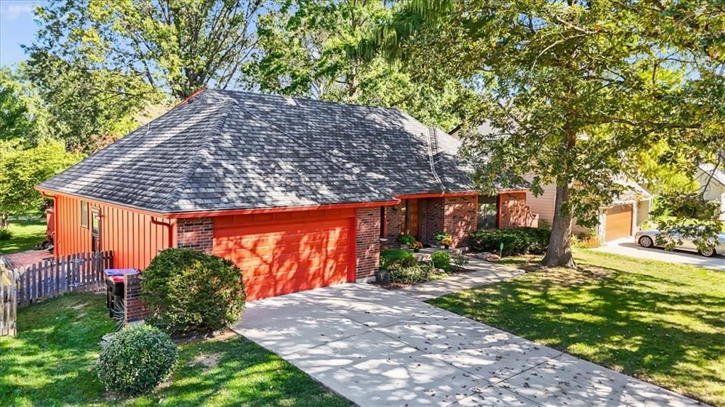 204 NW Cypress Street, Lee's Summit, MO: listing photo 2