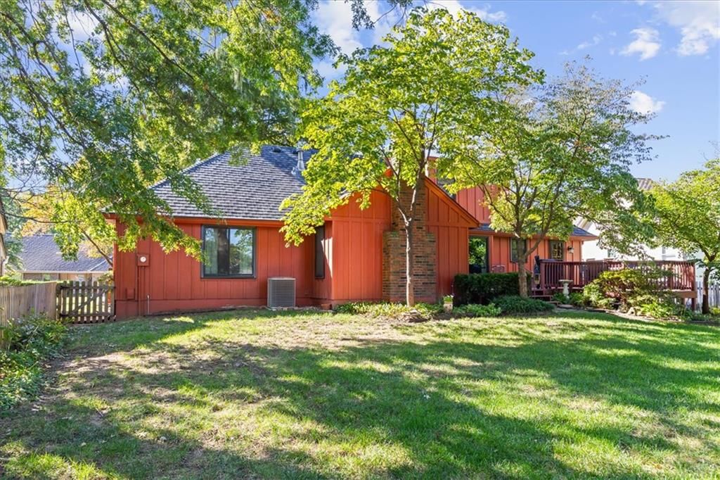 White picket fence at 204 NW Cypress Street, Lee's Summit, MO 64064