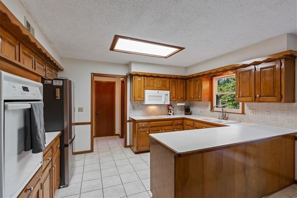 Photo 12 of 42 - 204 NW Cypress Street, Lee's Summit, MO 64064