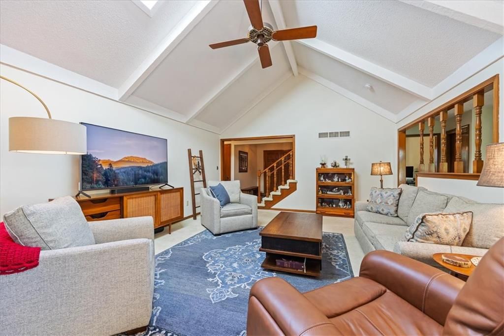 Photo 10 of 42 - 204 NW Cypress Street, Lee's Summit, MO 64064