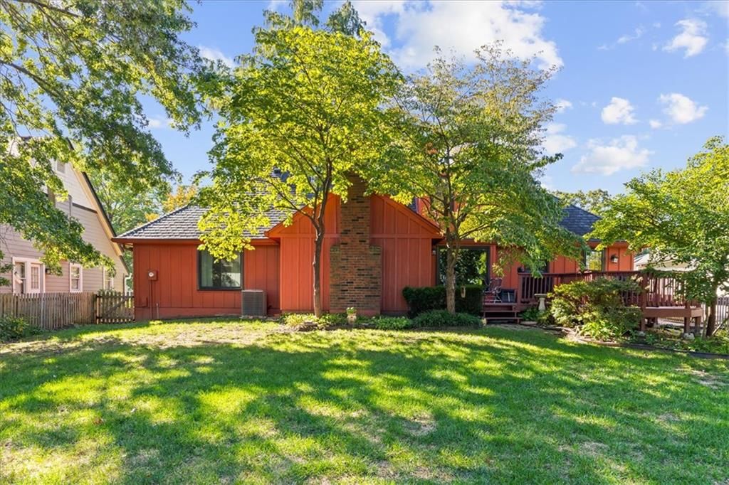 Photo 32 of 42 - 204 NW Cypress Street, Lee's Summit, MO 64064