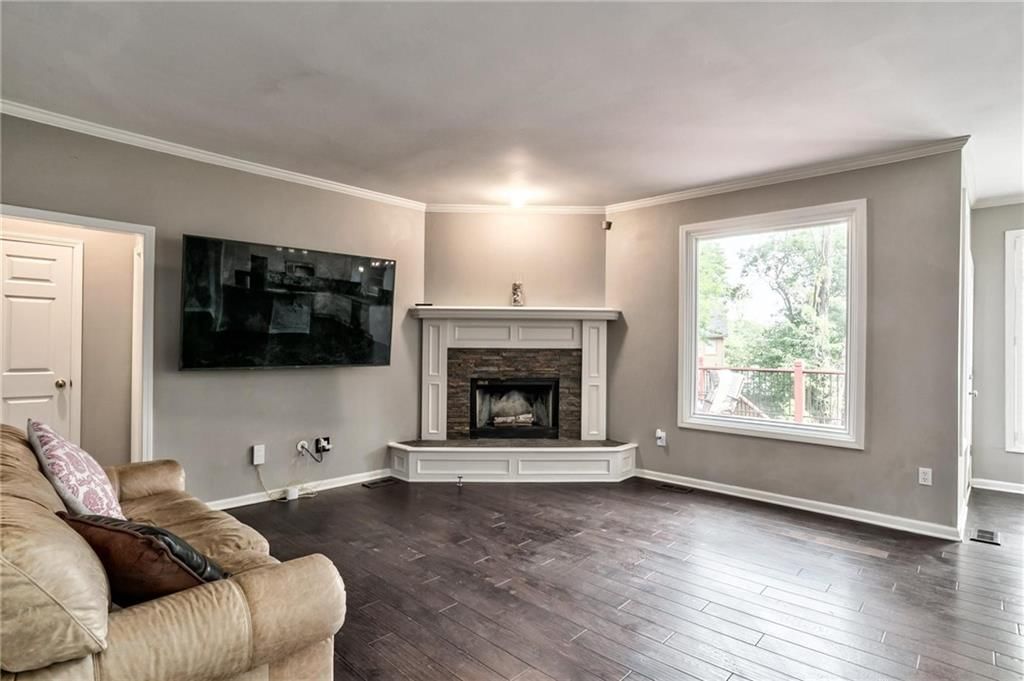 8910 W 132nd Terrace, Overland Park, KS: listing photo 2