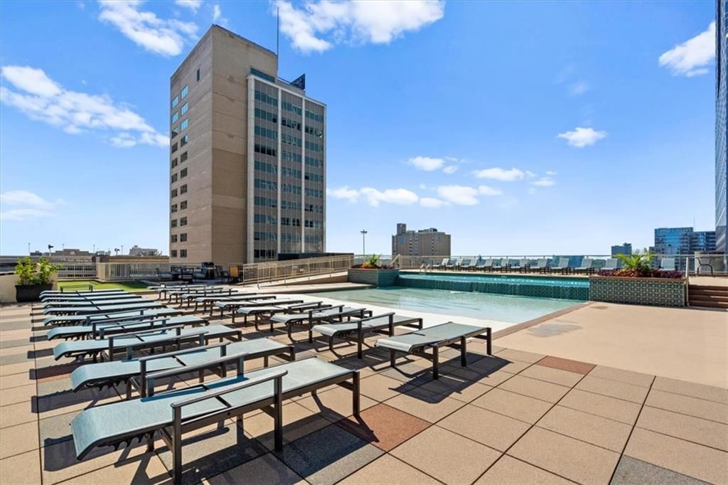 Photo 16 of 41 - 1101 Walnut Street #609, Kansas City, MO 64106