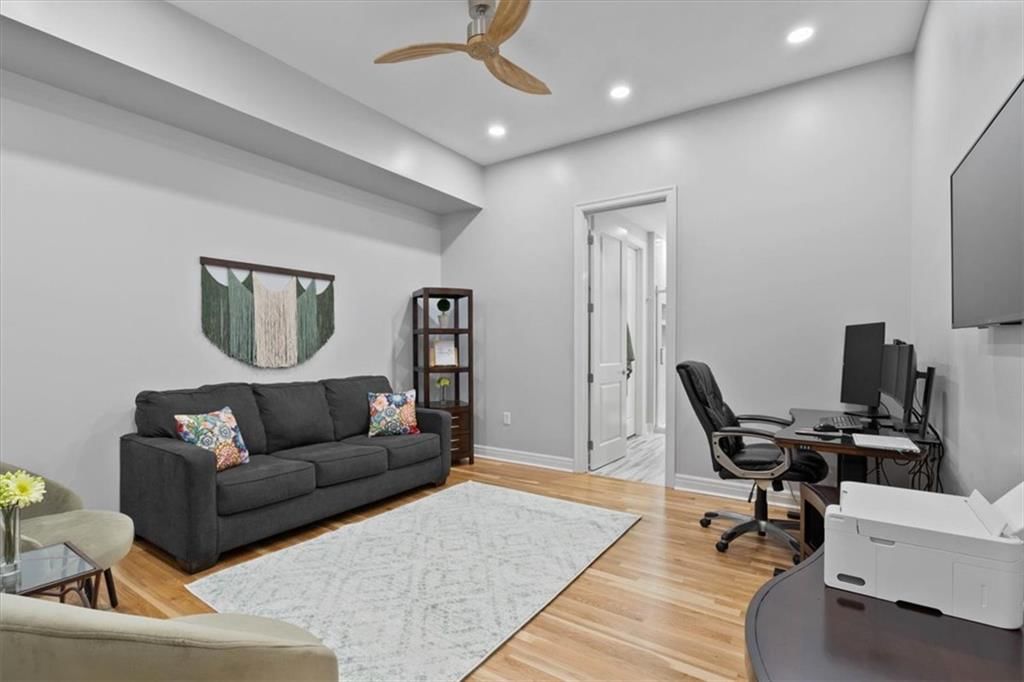 Home office at 1101 Walnut Street #609, Kansas City, MO 64106