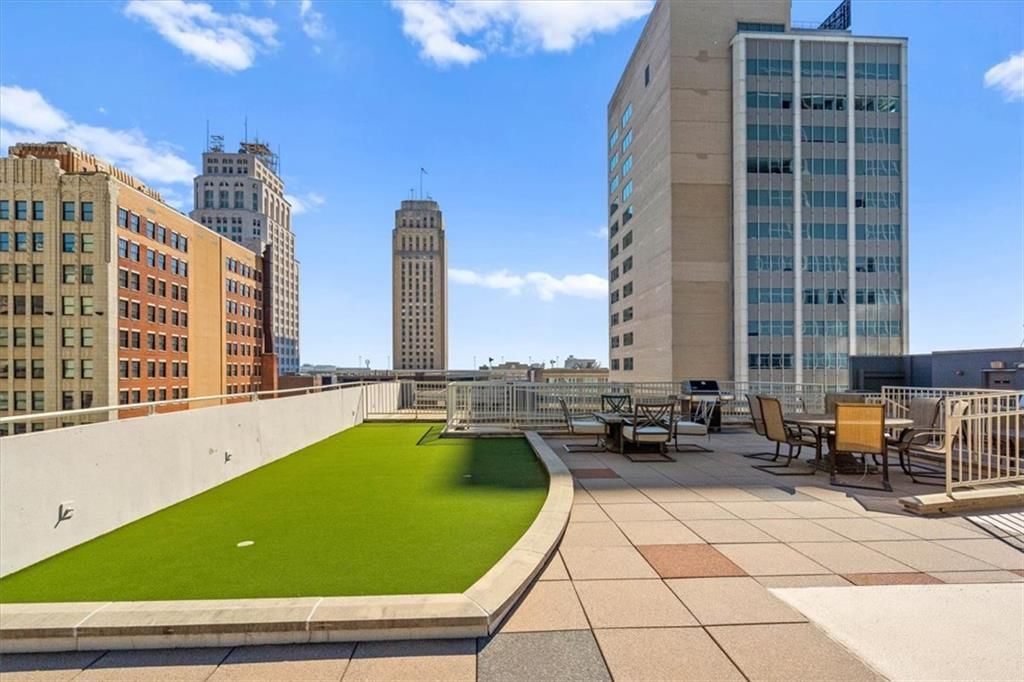Photo 14 of 41 - 1101 Walnut Street #609, Kansas City, MO 64106