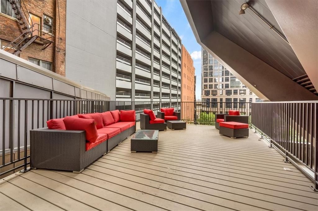 Deck and composite deck at 1101 Walnut Street #609, Kansas City, MO 64106