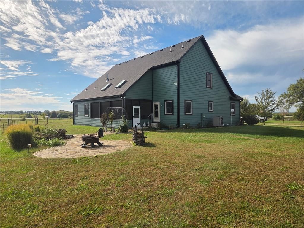 Photo 4 of 5 - 19704 W 278th Terrace, Paola, KS 66071