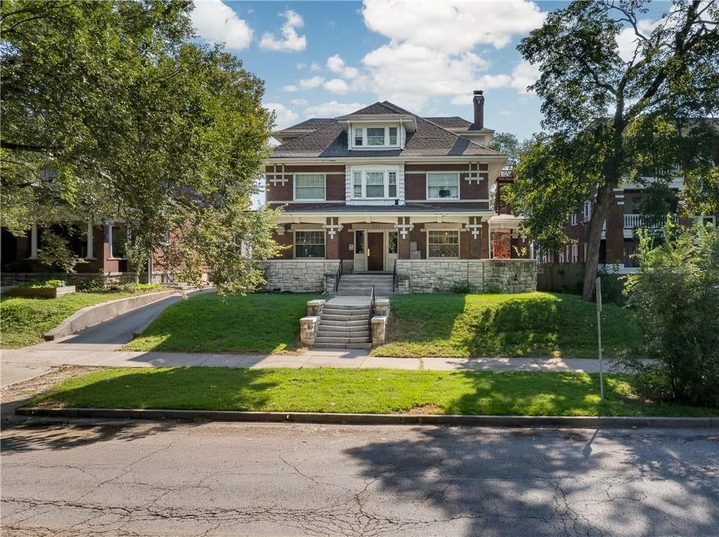 527 Gladstone Boulevard, Kansas City, MO: listing photo 2