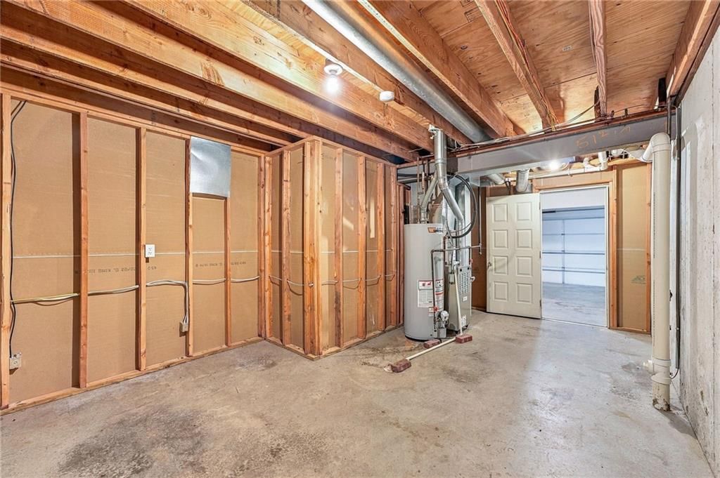 Photo 36 of 44 - 200 SW Chartwell Drive, Lee's Summit, MO 64082