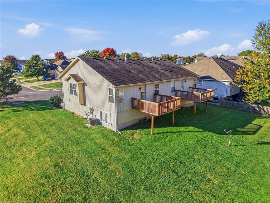 Photo 41 of 44 - 200 SW Chartwell Drive, Lee's Summit, MO 64082