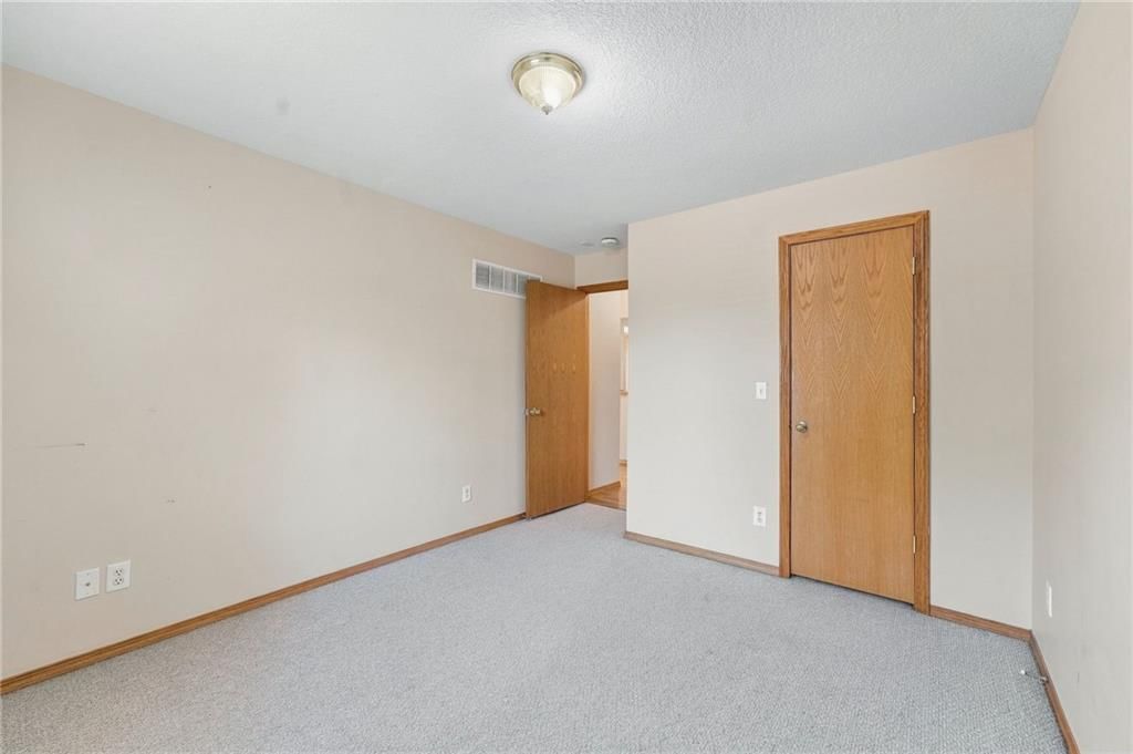Photo 27 of 44 - 200 SW Chartwell Drive, Lee's Summit, MO 64082