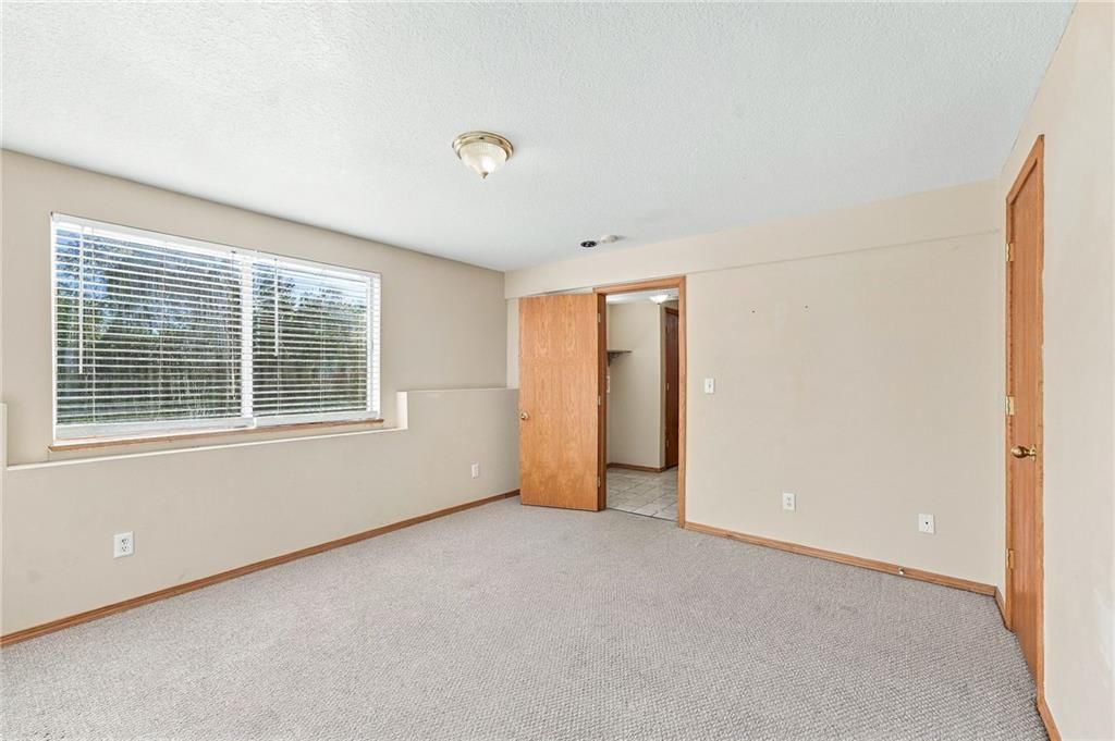 Photo 32 of 44 - 200 SW Chartwell Drive, Lee's Summit, MO 64082