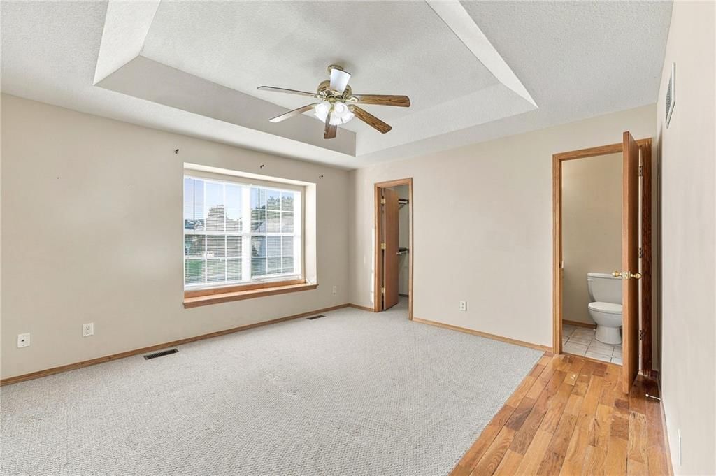 Tray ceiling at 200 SW Chartwell Drive, Lee's Summit, MO 64082
