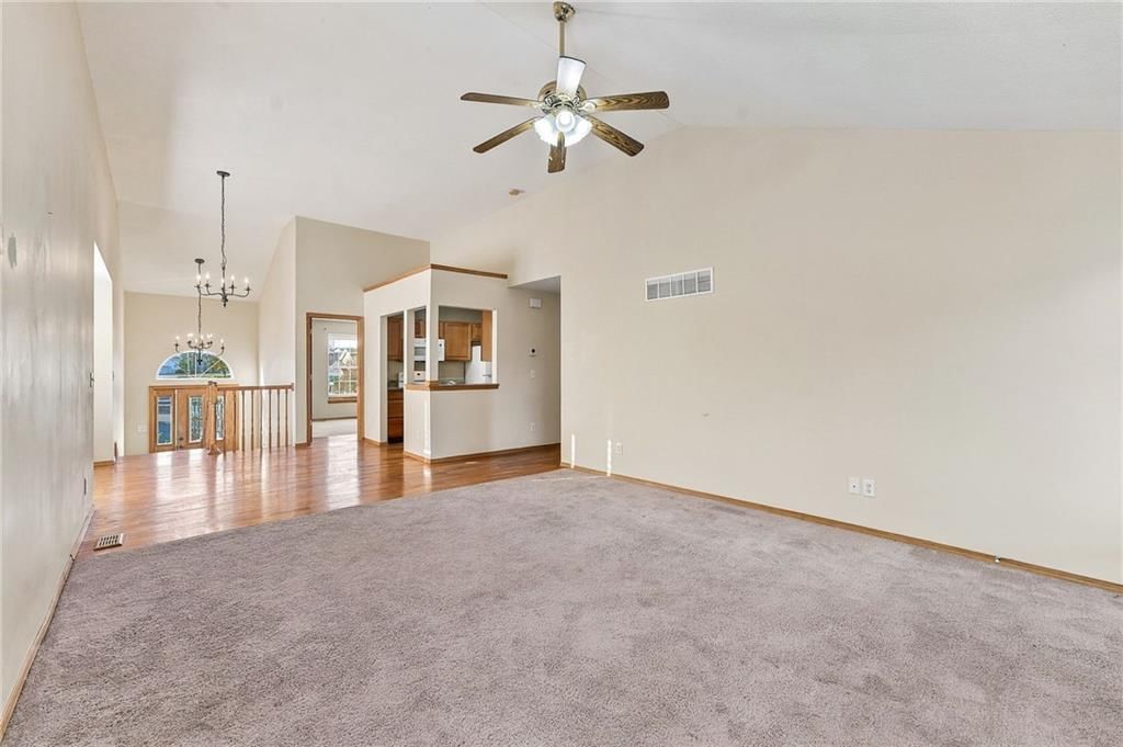 Photo 12 of 44 - 200 SW Chartwell Drive, Lee's Summit, MO 64082