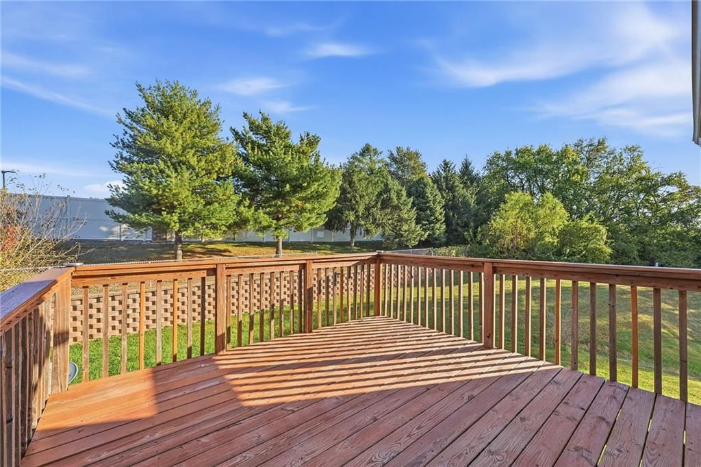 Photo 19 of 44 - 200 SW Chartwell Drive, Lee's Summit, MO 64082