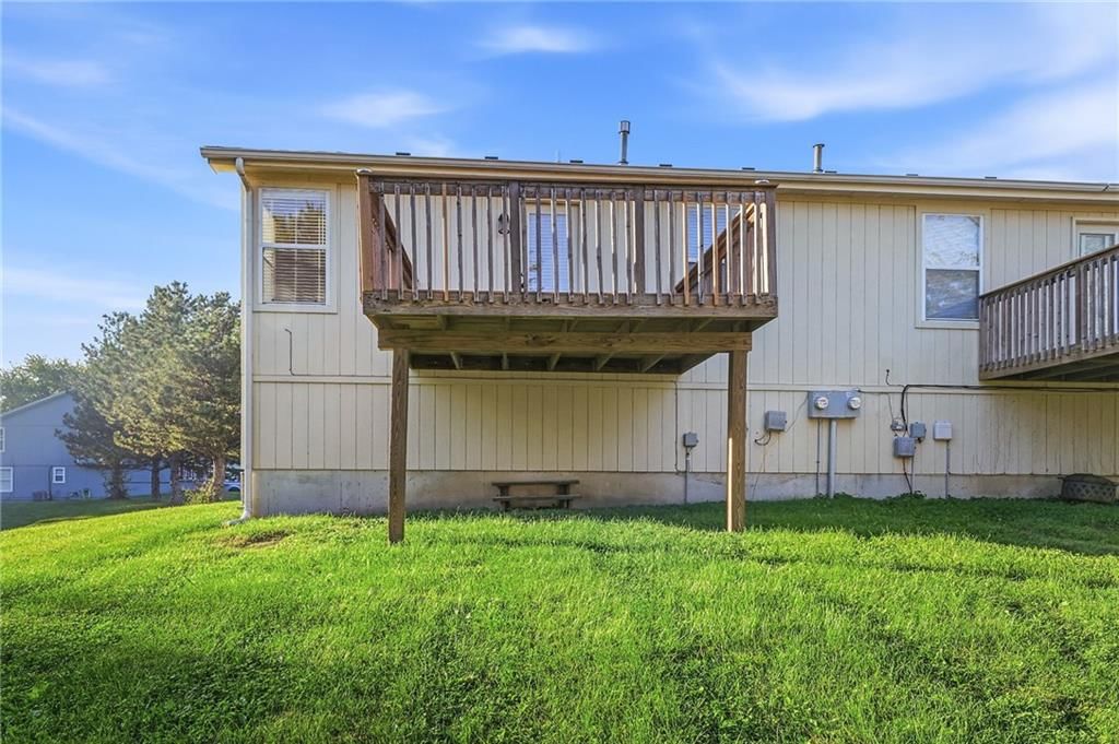 Photo 37 of 44 - 200 SW Chartwell Drive, Lee's Summit, MO 64082