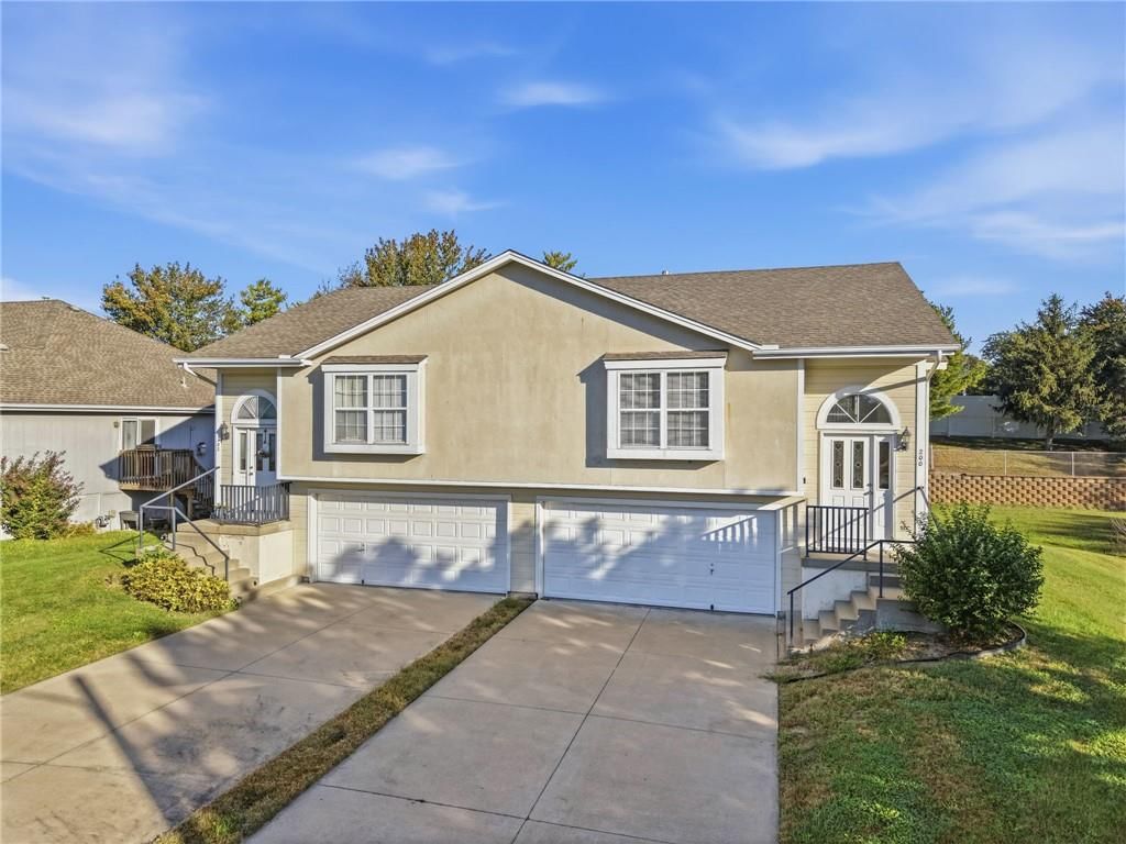 Photo 42 of 44 - 200 SW Chartwell Drive, Lee's Summit, MO 64082