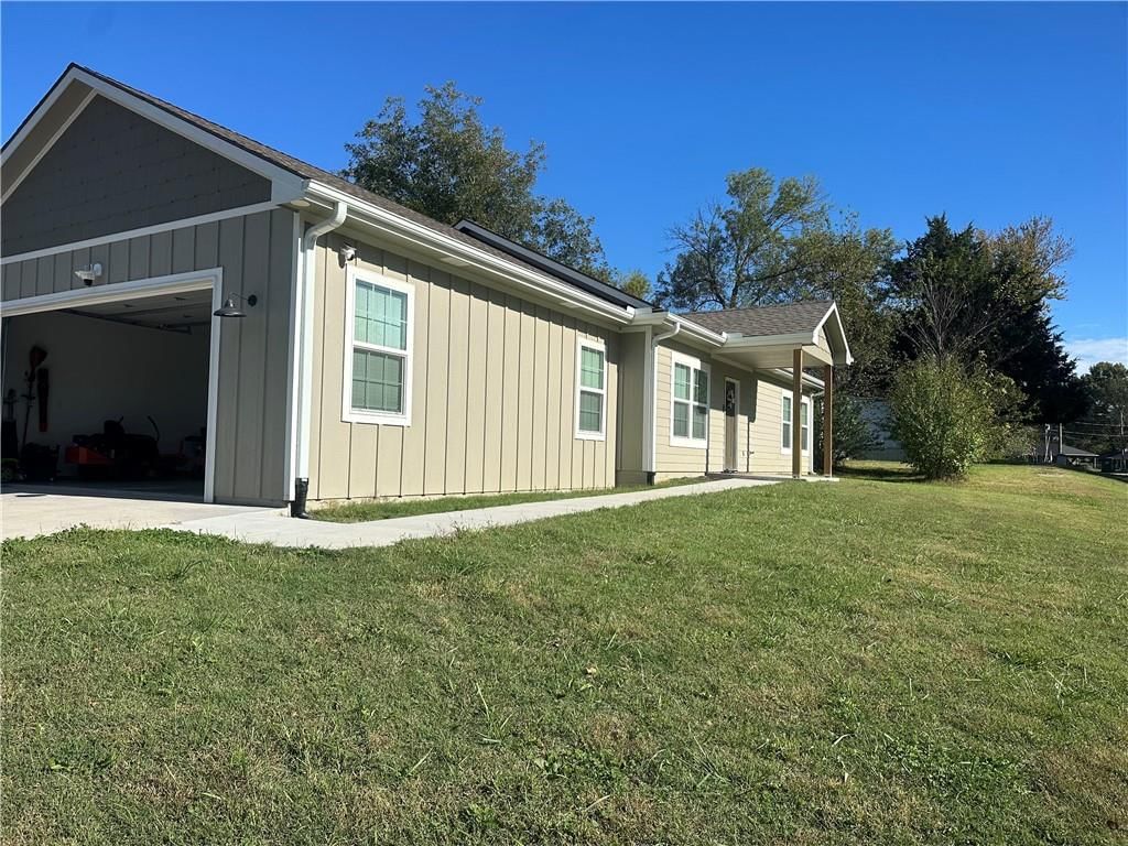 209 E 2nd Street, Creighton, MO
