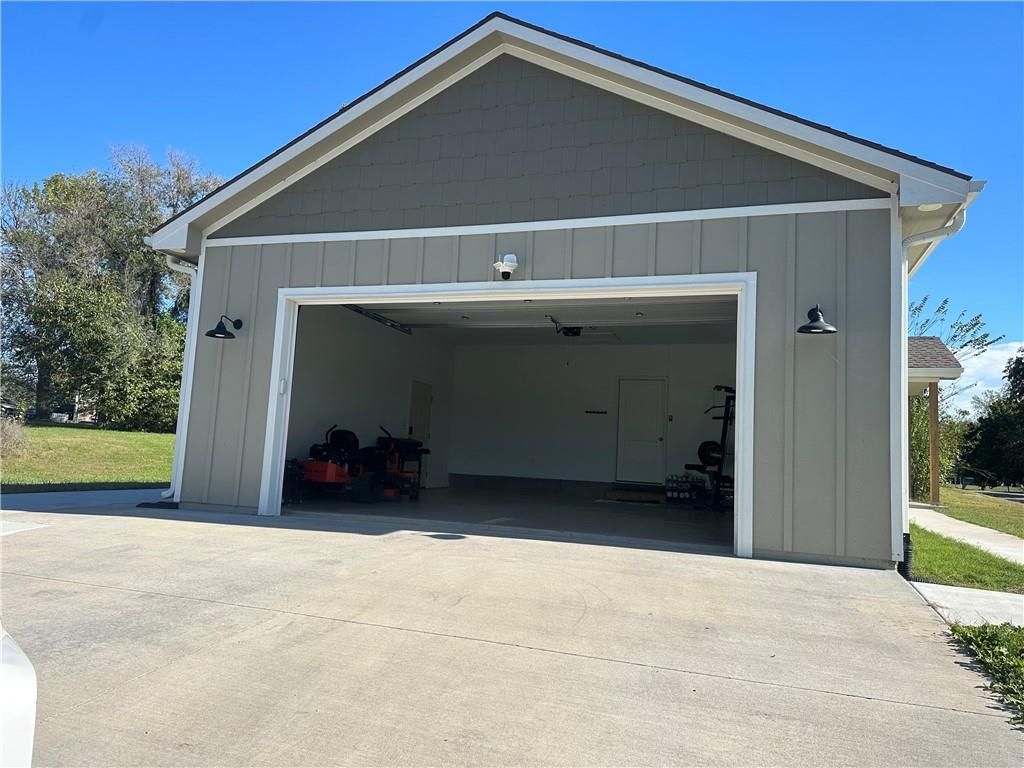 209 E 2nd Street, Creighton, MO: listing photo 2