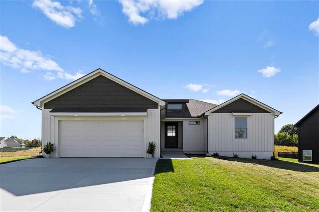 701 SE 21st Street, Oak Grove, MO