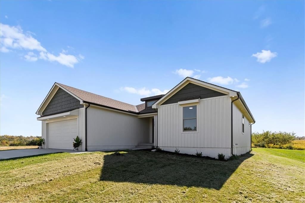 701 SE 21st Street, Oak Grove, MO: listing photo 3