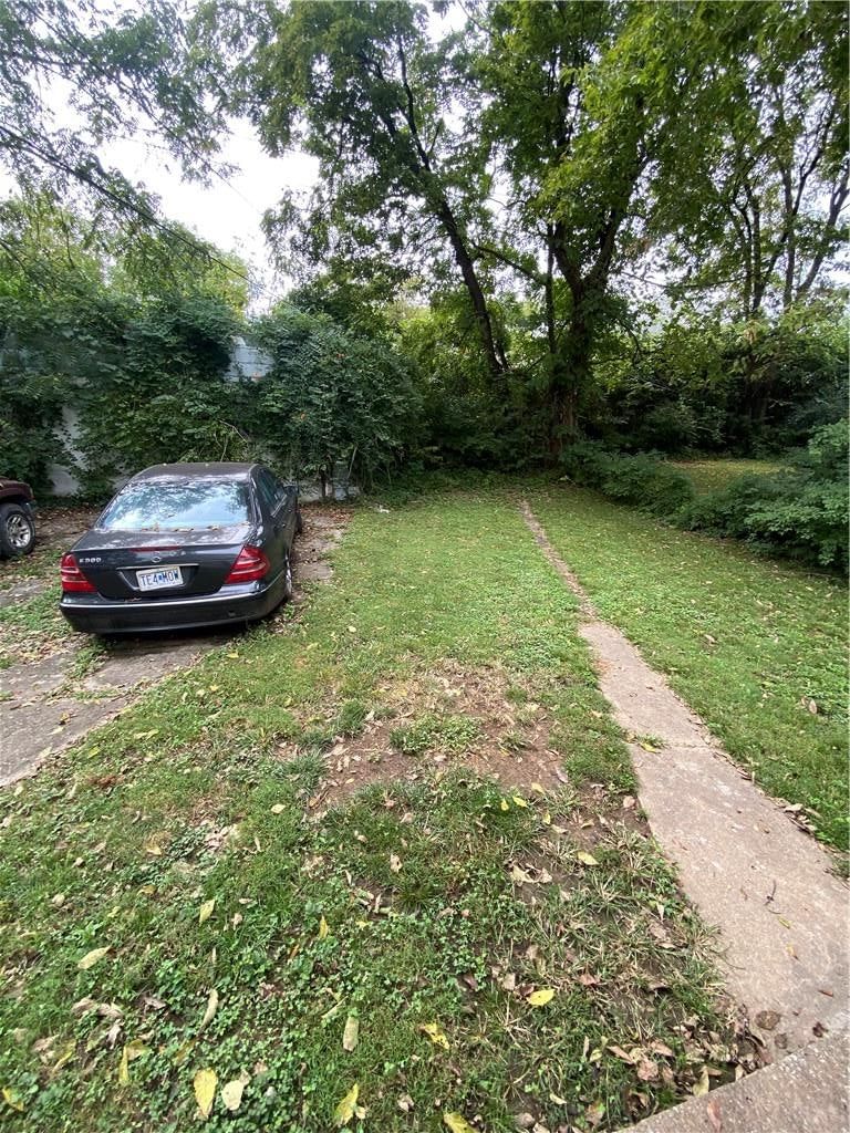 Photo 4 of 11 - 8040 Garfield Avenue