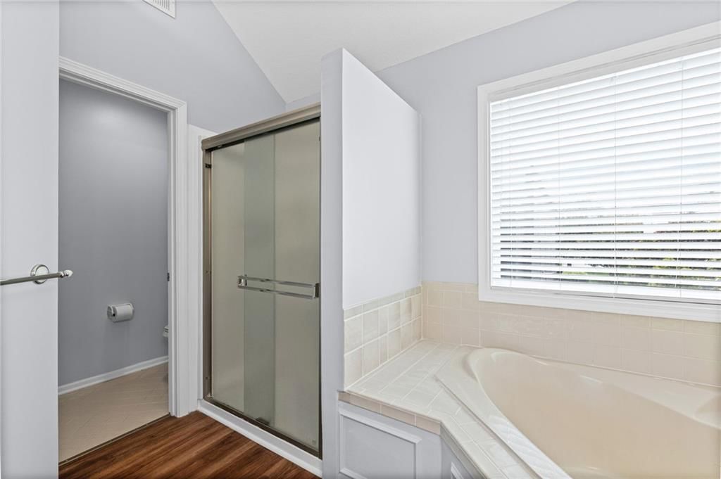 Photo 13 of 26 - 8009 W 144th Place, Overland Park, KS 66223
