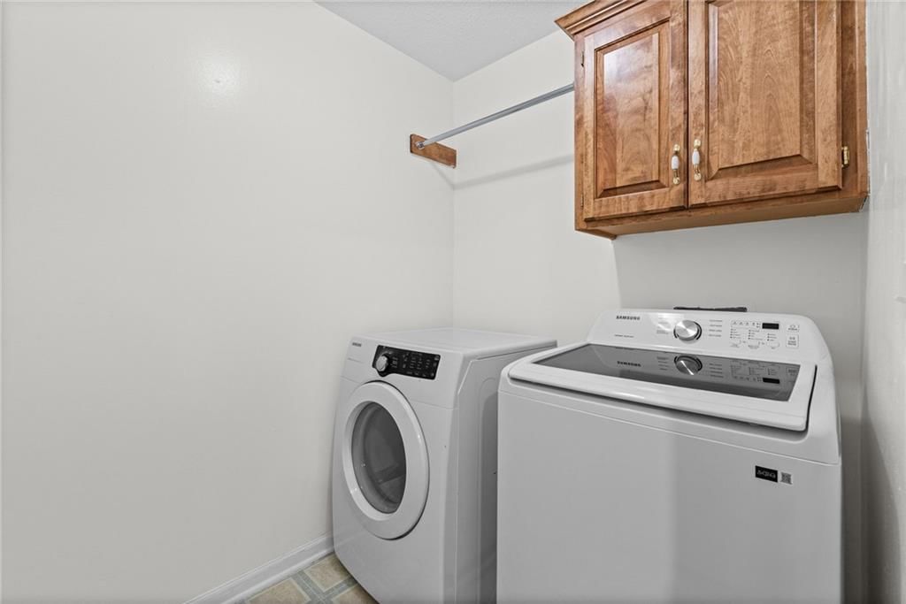 Photo 18 of 26 - 8009 W 144th Place, Overland Park, KS 66223