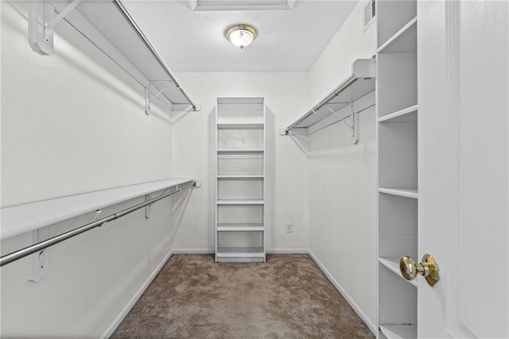 Photo 11 of 26 - 8009 W 144th Place, Overland Park, KS 66223