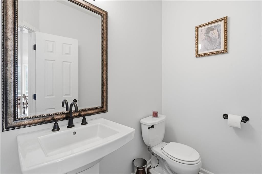 Photo 19 of 43 - 6946 Oakview Street