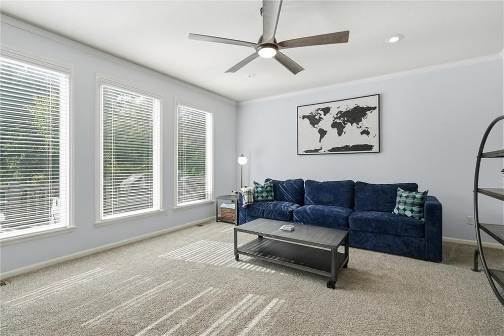 Photo 9 of 43 - 6946 Oakview Street