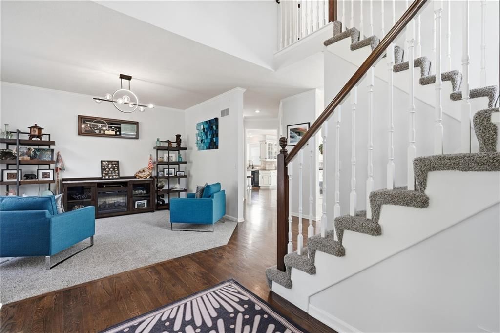 Photo 4 of 43 - 6946 Oakview Street