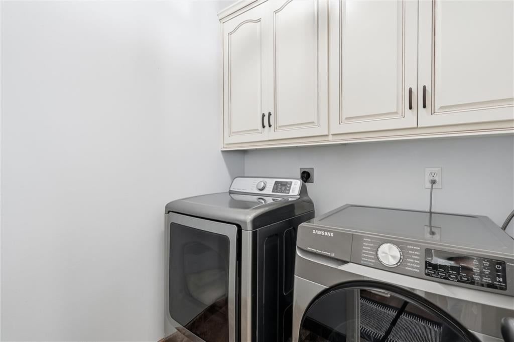 Photo 18 of 43 - 6946 Oakview Street