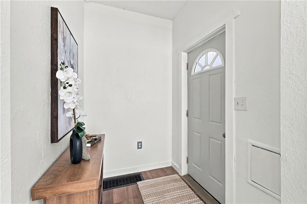 2302 Montgall Avenue, Kansas City, MO: listing photo 2
