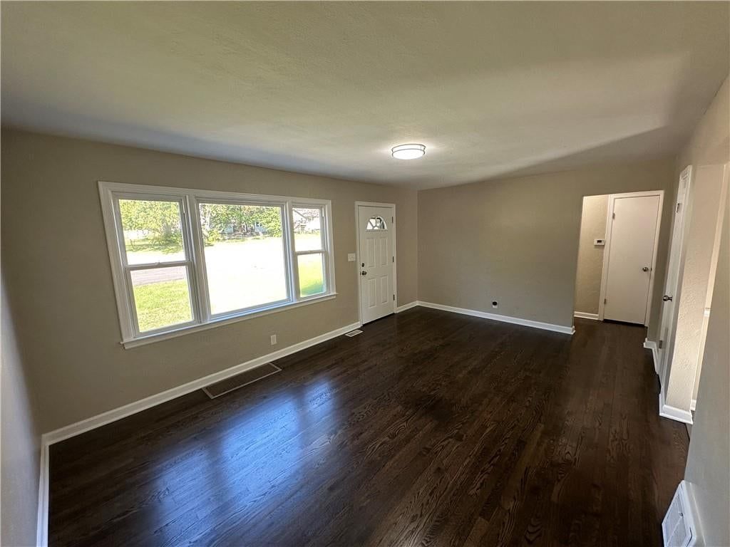 Wall of windows at 11113 E 25th Street, Independence, MO 64052