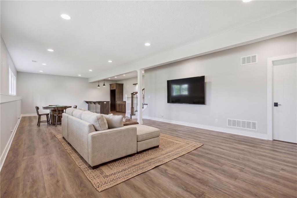 Photo 44 of 75 - 1 S Buffalo Ridge Court, Lake Winnebago, MO 64034
