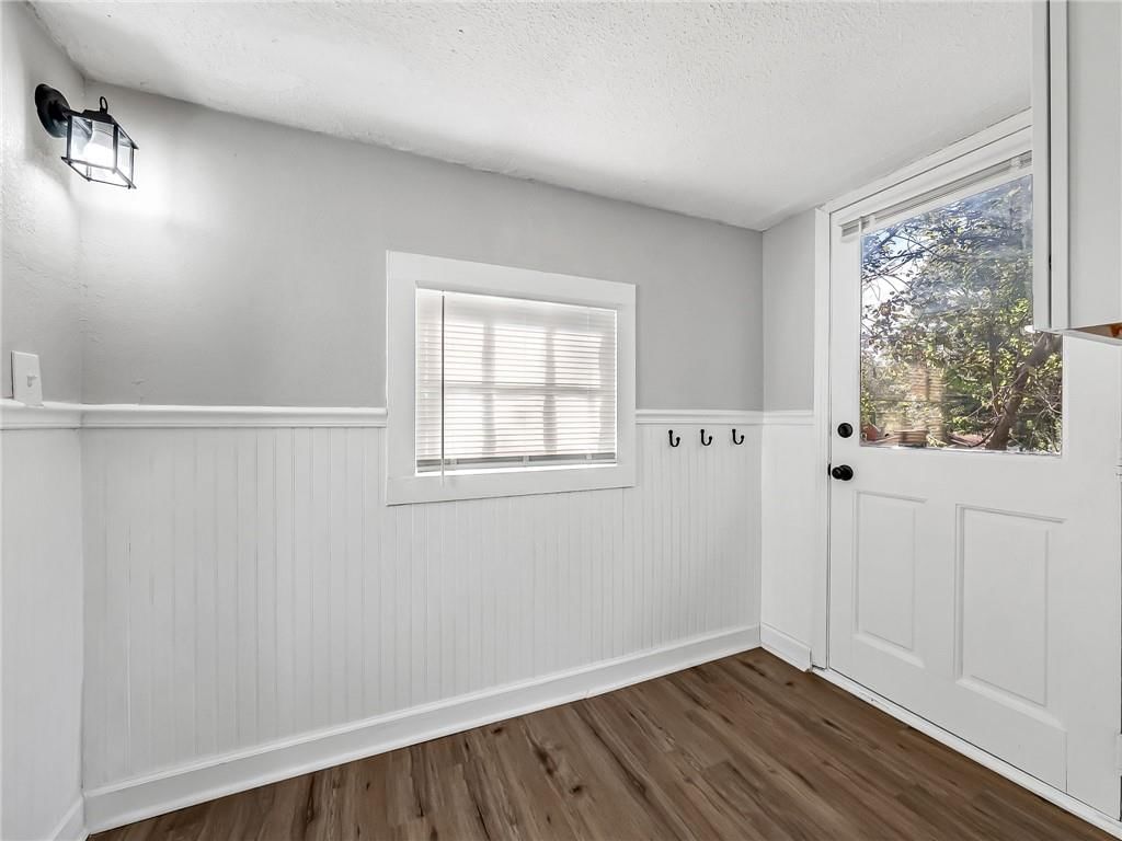 Photo 10 of 18 - 1906 S Ash Avenue, Independence, MO 64052
