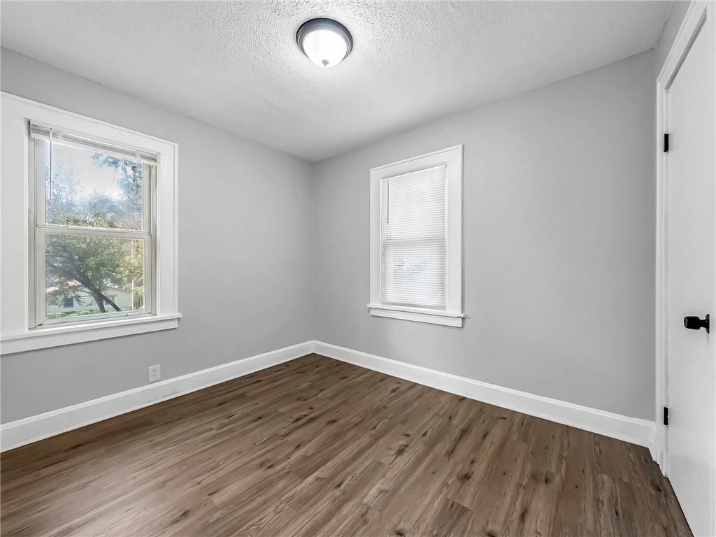 Photo 13 of 18 - 1906 S Ash Avenue, Independence, MO 64052