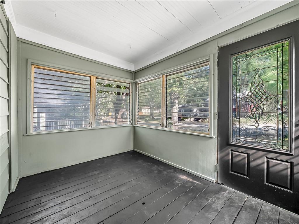 Photo 5 of 18 - 1906 S Ash Avenue, Independence, MO 64052