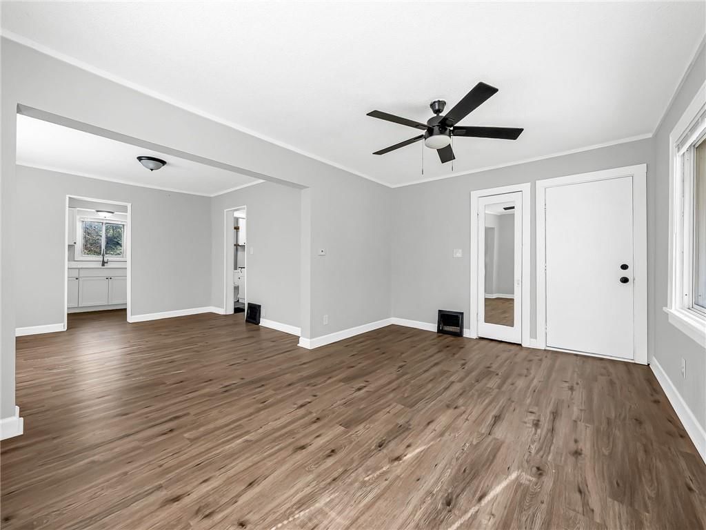 Photo 4 of 18 - 1906 S Ash Avenue, Independence, MO 64052