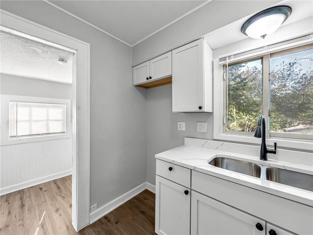 Photo 9 of 18 - 1906 S Ash Avenue, Independence, MO 64052