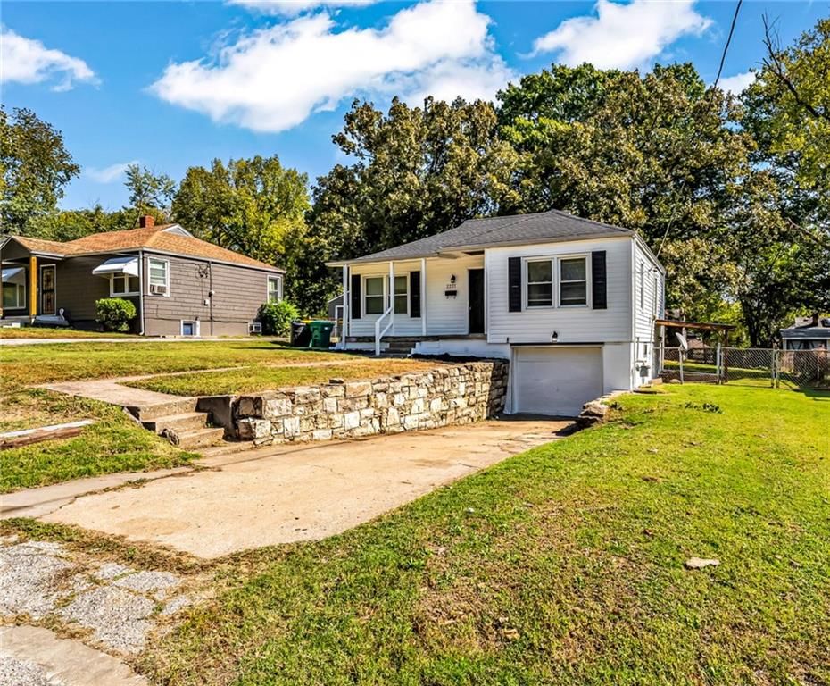 2221 N 36th Street, Kansas City, KS: listing photo 2