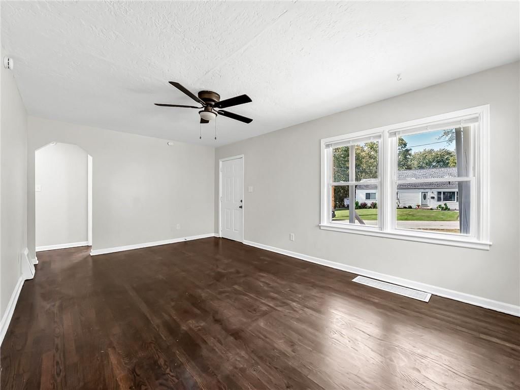 Photo 4 of 19 - 2221 N 36th Street, Kansas City, KS 66104
