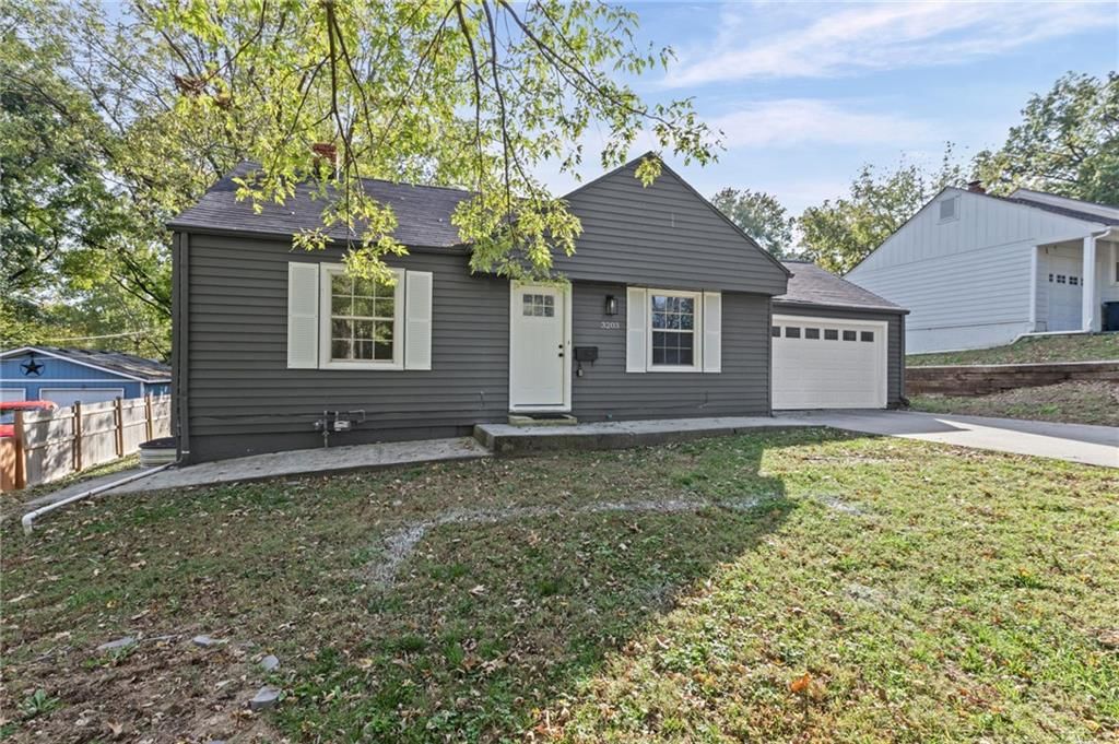 3203 NE 56Th Street, Kansas City, MO: listing photo 2