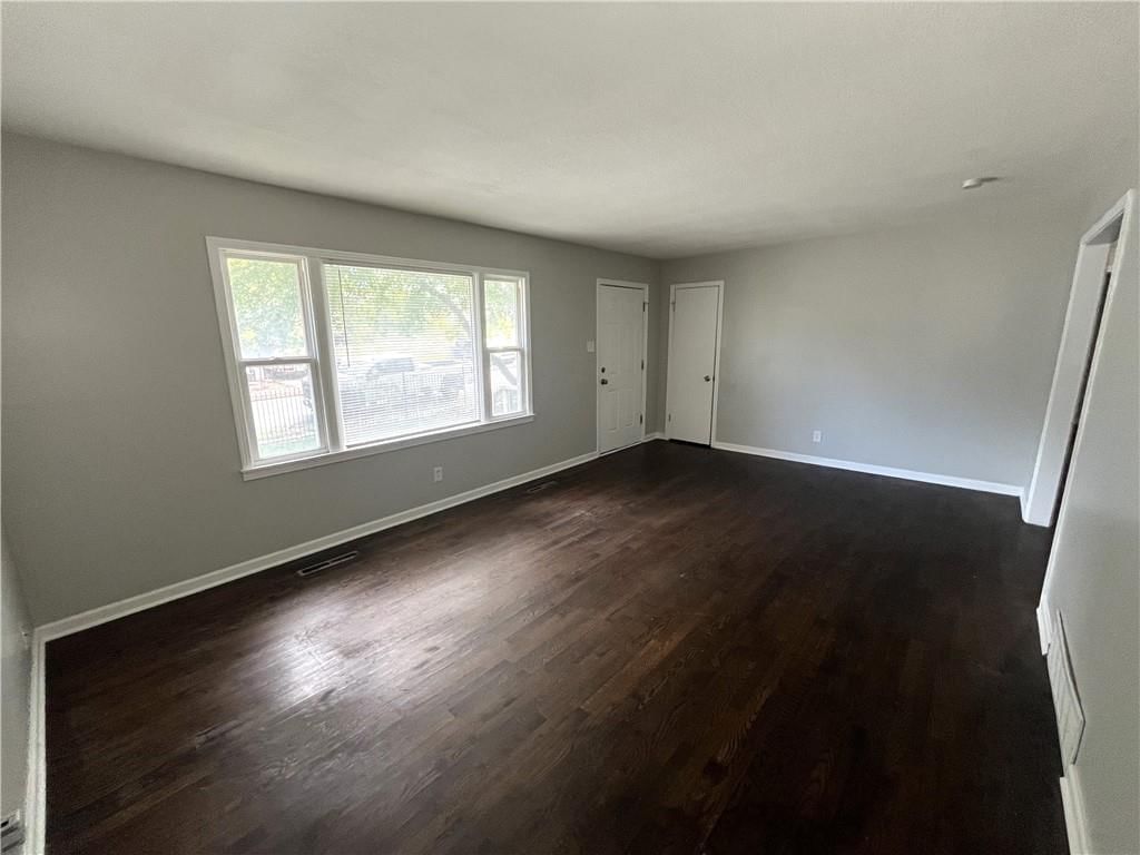 Photo 4 of 19 - 7416 Montgall Avenue, Kansas City, MO 64132