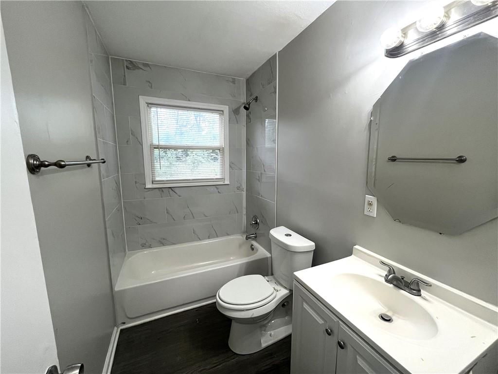 Tiled shower at 7416 Montgall Avenue, Kansas City, MO 64132