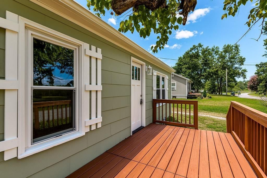 514 N Taylor Street, Pleasant Hill, MO: listing photo 2