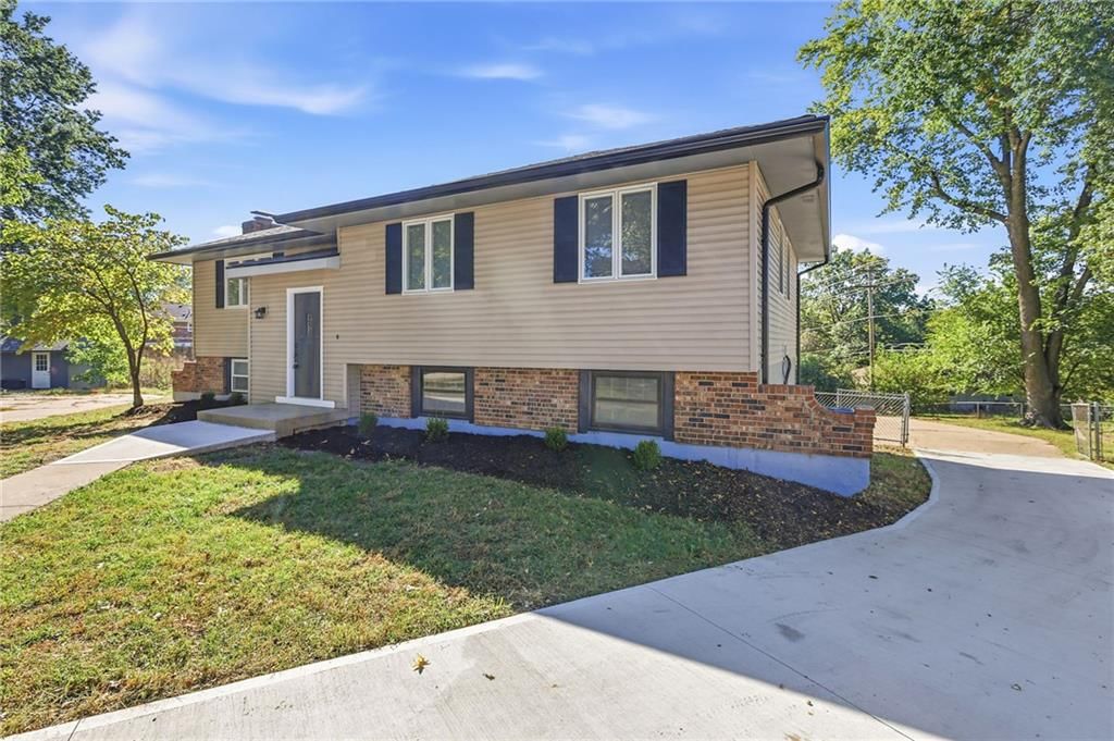 16009 E 40th Terrace, Independence, MO: listing photo 2
