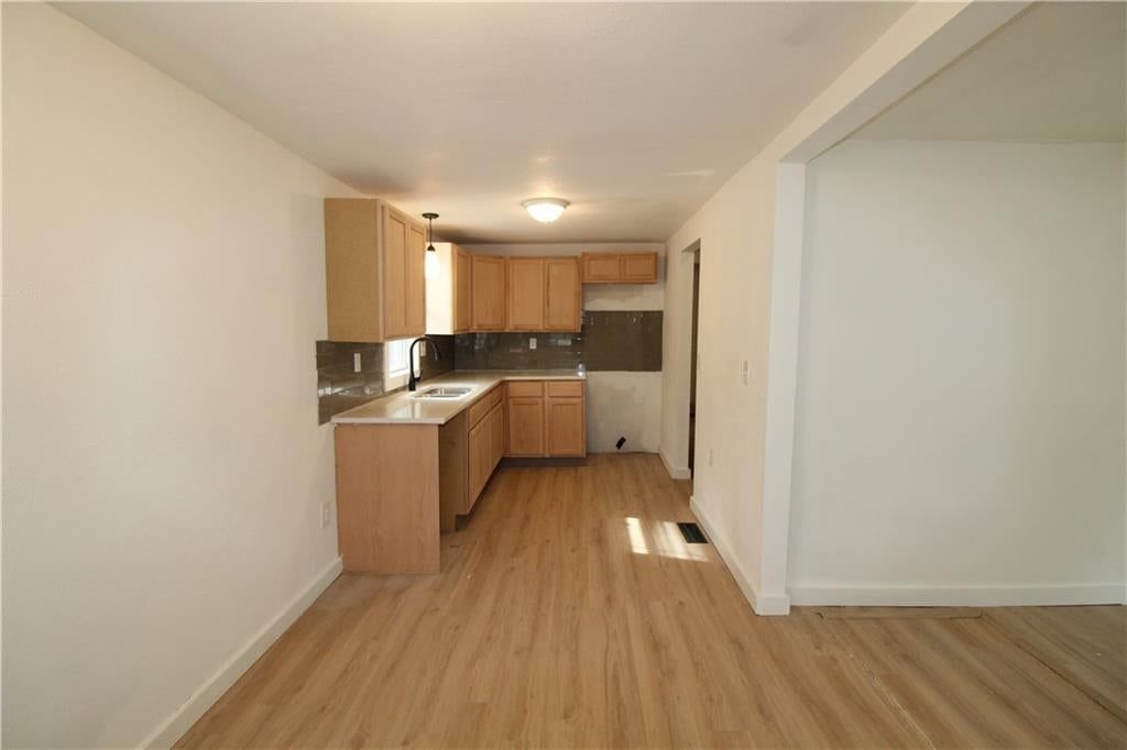 Photo 19 of 29 - 231 S BETHANY Street