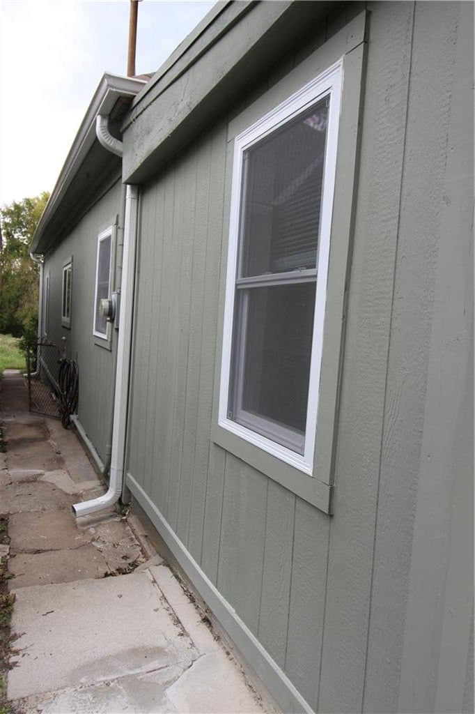 231 S BETHANY Street, Kansas City, KS: listing photo 2